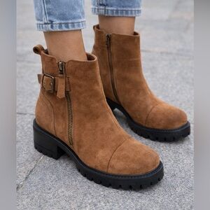 W D Collection Brown Suede Ankle Boots Lug Sole Buckle Size 6